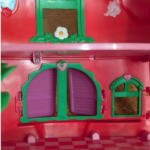 Strawberry Shortcake Berry Cafe Playset - Picture 5 of 11